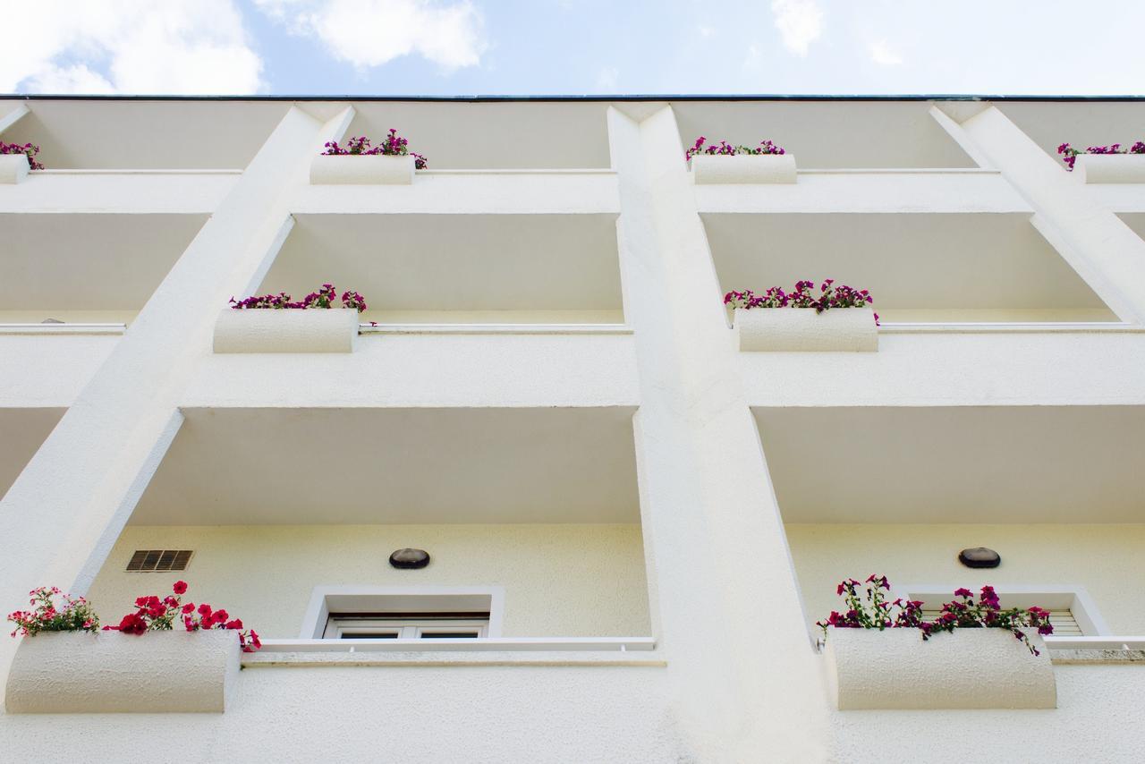 Hotel Plaza Con Piscina Cattolica Exterior foto